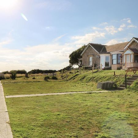 Needles Cottage Totland  Exterior photo