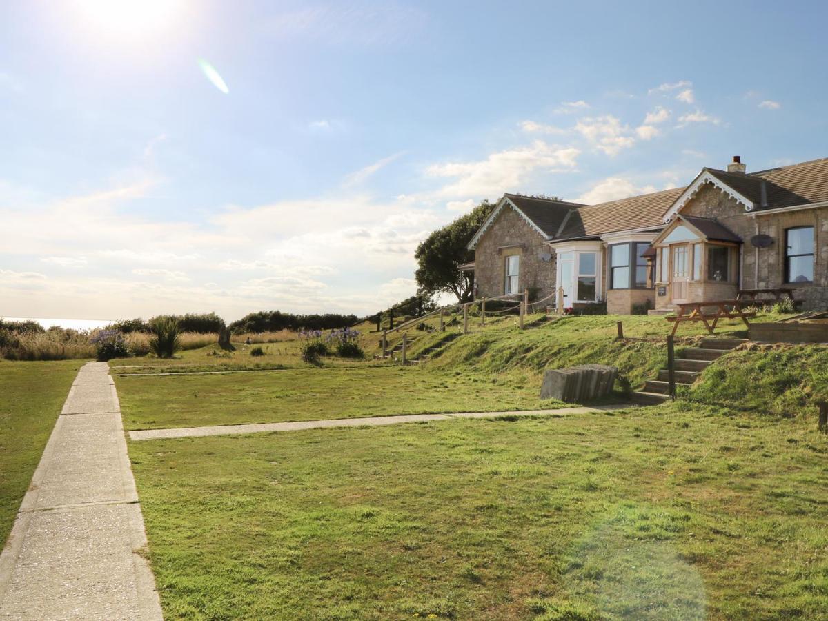 Needles Cottage Totland  Exterior photo