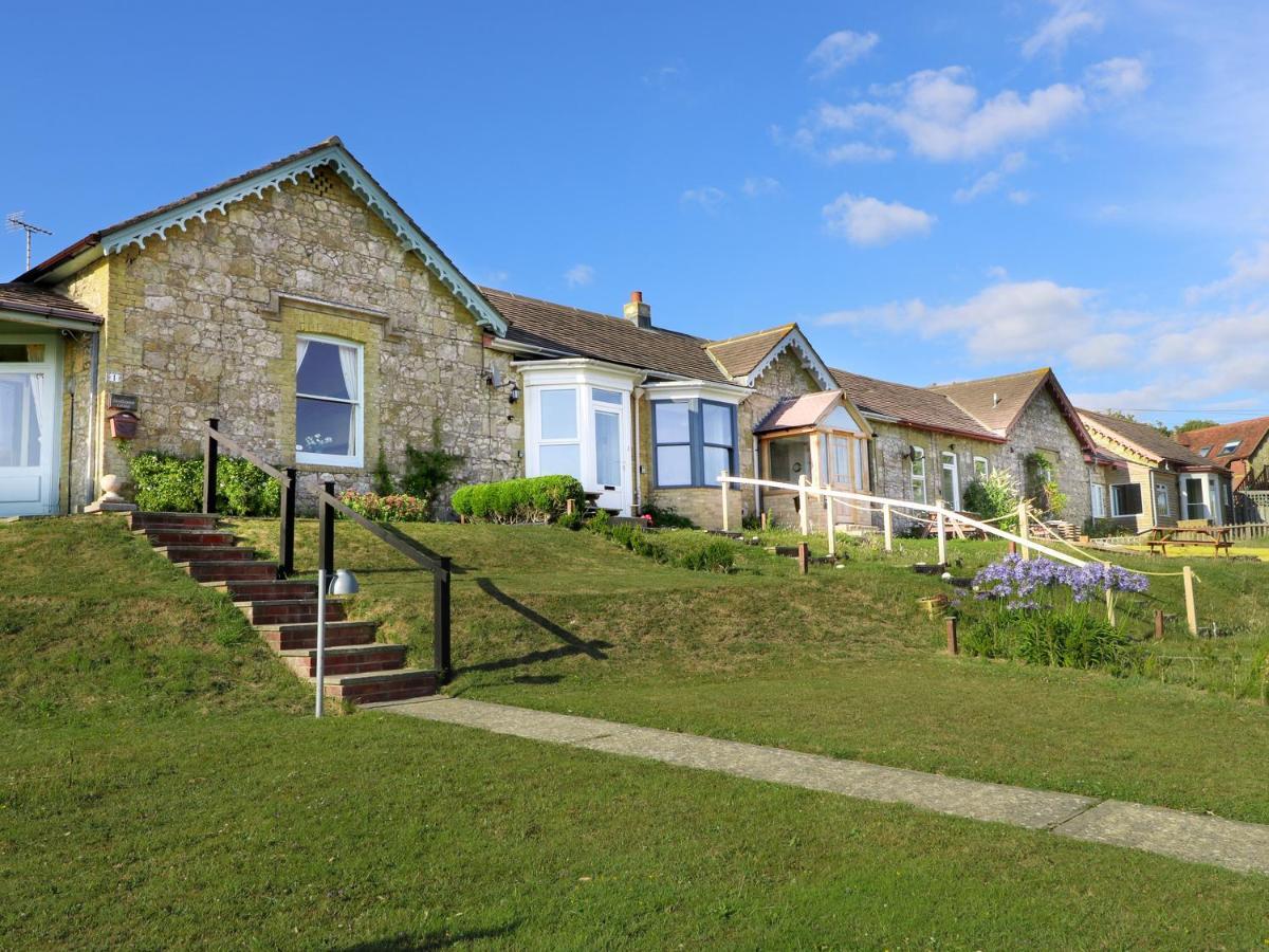 Needles Cottage Totland  Exterior photo